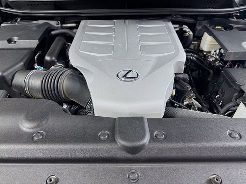 Used 2023 Lexus GX 460 Premium w/ Accessory Package AWD/4WD image 29