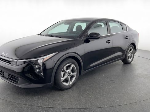 Used 2025 Kia K4 LXS image 3