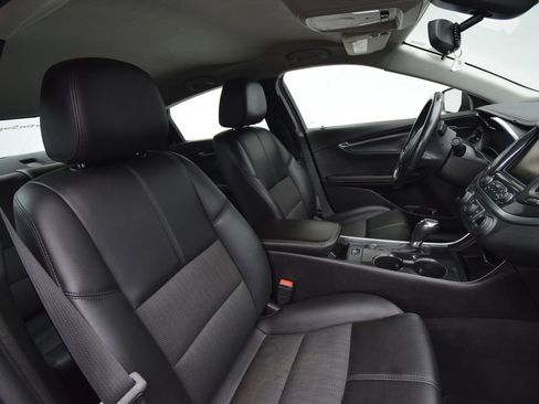 Used 2018 Chevrolet Impala LT image 13