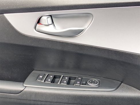 Used 2024 Kia Forte LXS image 14