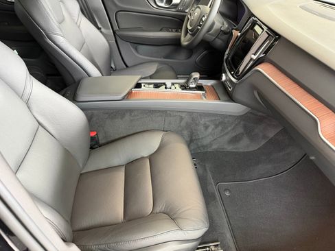 Certified 2024 Volvo V60 B5 Cross Country Plus w/ Protection Package Premier AWD/4WD image 21
