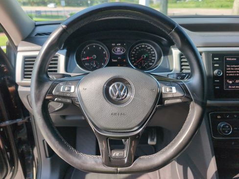 Used 2019 Volkswagen Atlas SE w/ Panoramic Sunroof Package FWD image 18