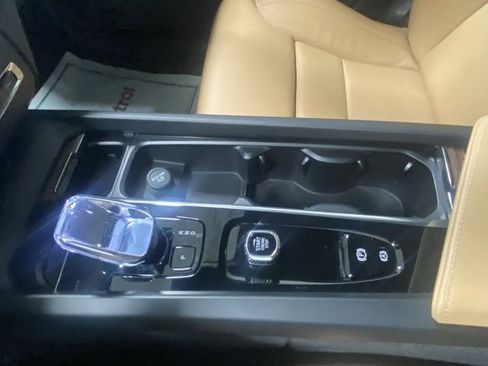 Certified 2024 Volvo XC60 T8 Ultimate w/ Climate Package image 27