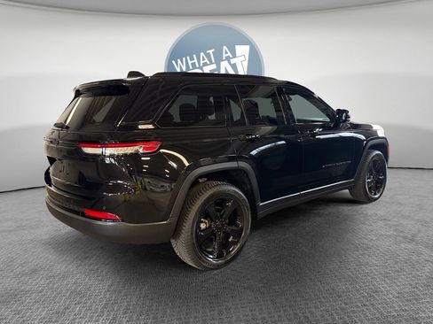Used 2023 Jeep Grand Cherokee Altitude AWD/4WD image 3