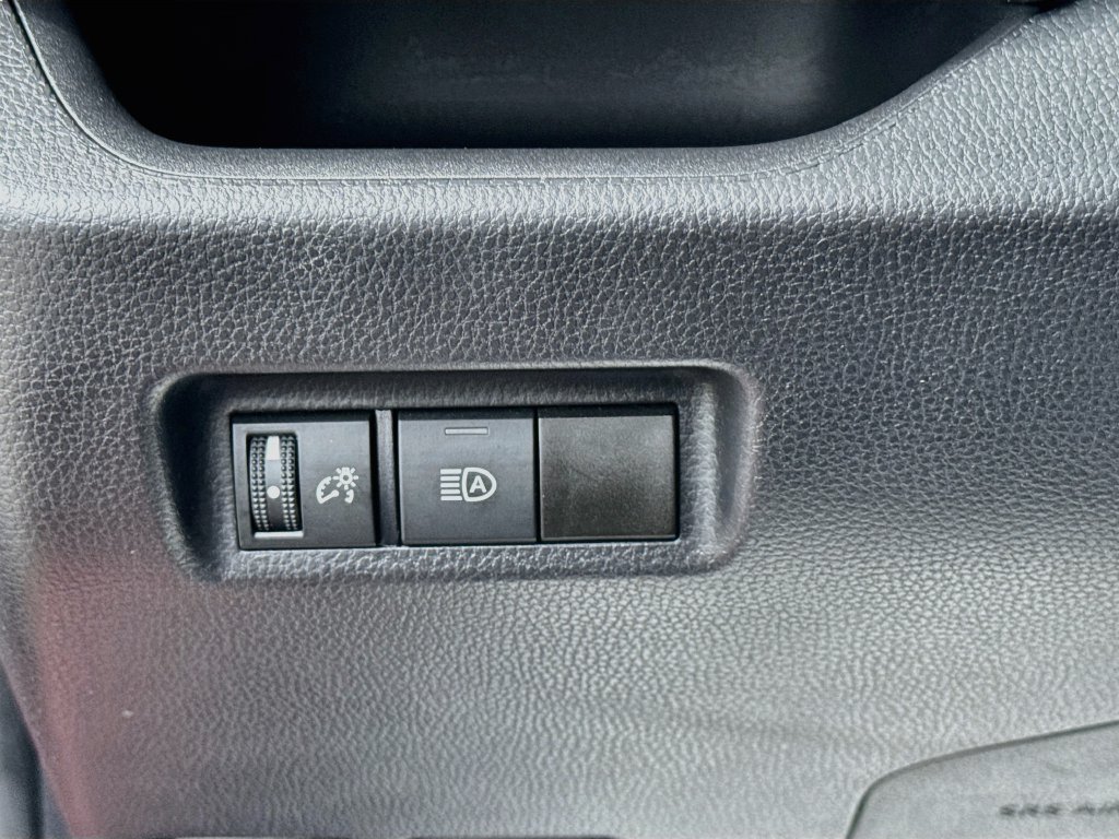 Used 2025 Toyota RAV4 XLE AWD/4WD image 10