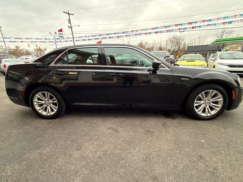 Used 2017 Chrysler 300 Limited image 4