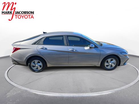 Used 2024 Hyundai Elantra SE image 7