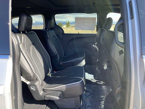 New 2026 Chrysler Pacifica Limited image 36