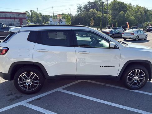 Used 2019 Jeep Compass Latitude FWD image 6