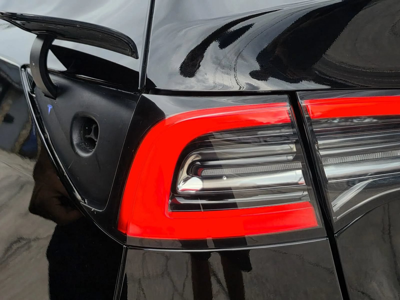 Used 2023 Tesla Model Y AWD image 5