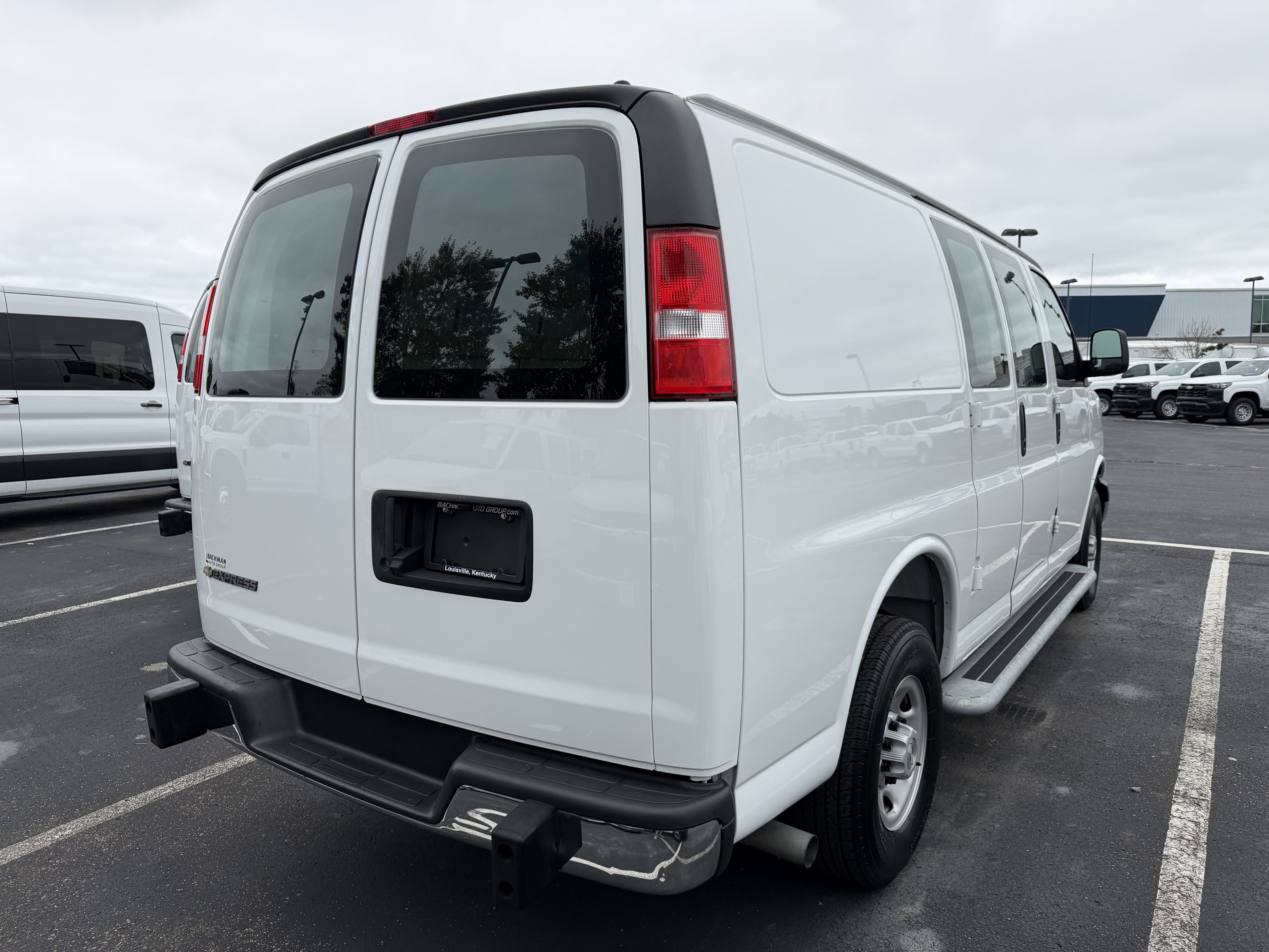 Used 2025 Chevrolet Express 2500 w/ Driver Convenience Package RWD image 7