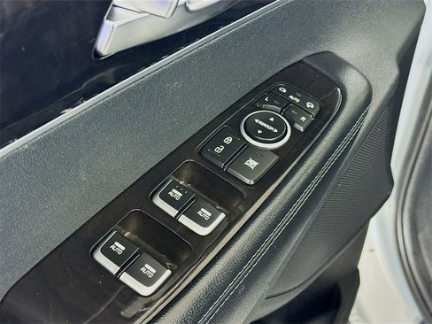 Used 2018 Kia Sorento EX image 17