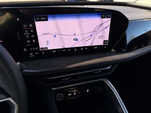 Used 2025 Audi Q5 Premium w/ Convenience Package image 22