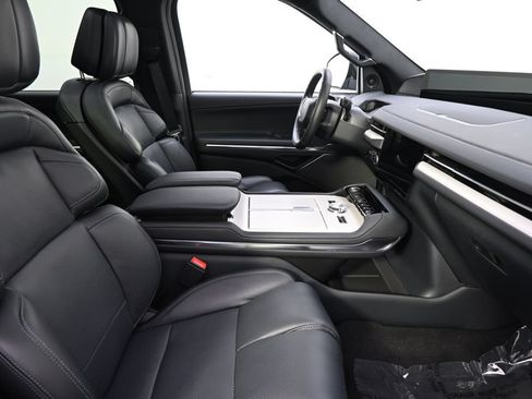 New 2026 Lincoln Navigator Reserve w/ Jet Appearance Package AWD/4WD image 16