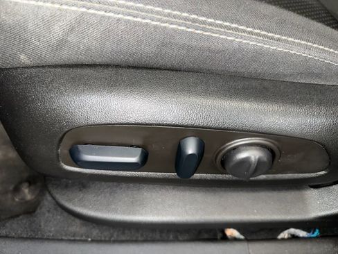 Used 2023 GMC Terrain SLE w/ Driver Convenience Package image 3