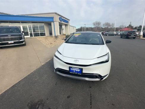 Used 2024 Toyota Prius XLE image 4