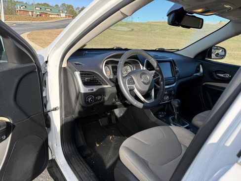 Used 2015 Jeep Cherokee Latitude w/ Comfort/Convenience Group image 11