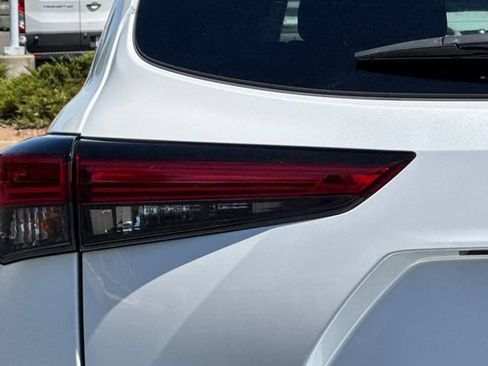 Used 2023 Toyota Highlander XLE FWD image 48
