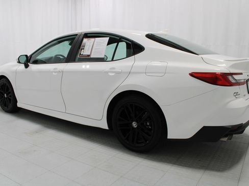 Used 2025 Toyota Camry SE FWD image 8