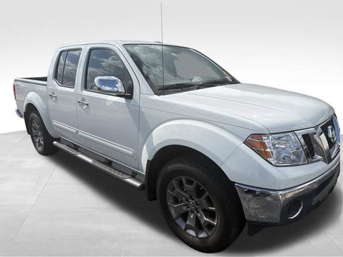 Used 2016 Nissan Frontier SL w/ Moonroof Package AWD/4WD image 14