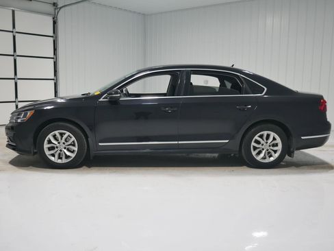 Used 2017 Volkswagen Passat 1.8T S image 8