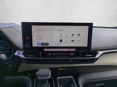 Used 2025 Toyota Sienna Platinum image 14