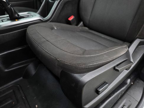 Used 2022 Chevrolet Colorado LT w/ Fleet Safety Package image 21