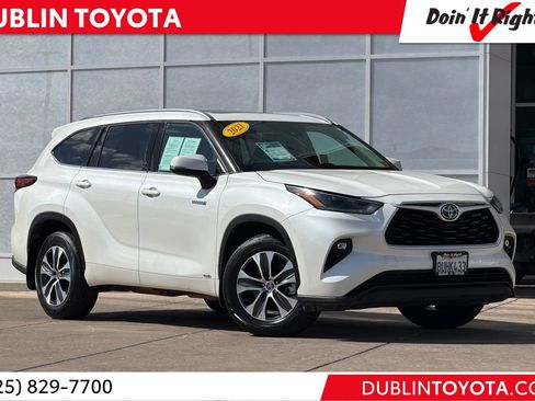 Used 2021 Toyota Highlander XLE AWD/4WD image 1