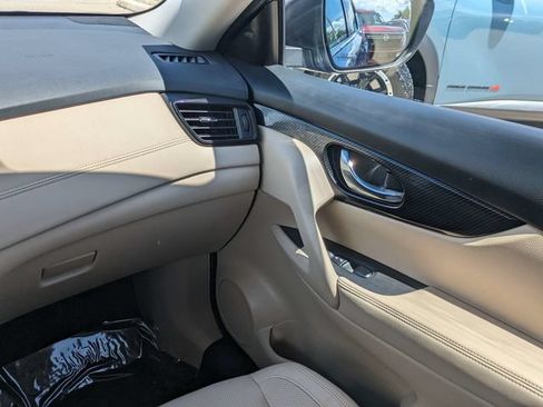 Used 2019 Nissan Rogue SL w/ Premium Package FWD image 18