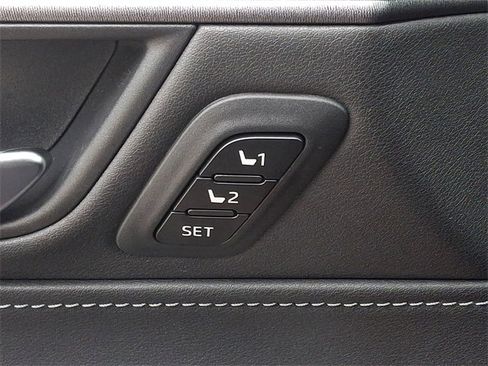 Used 2024 Toyota Venza Nightshade image 28