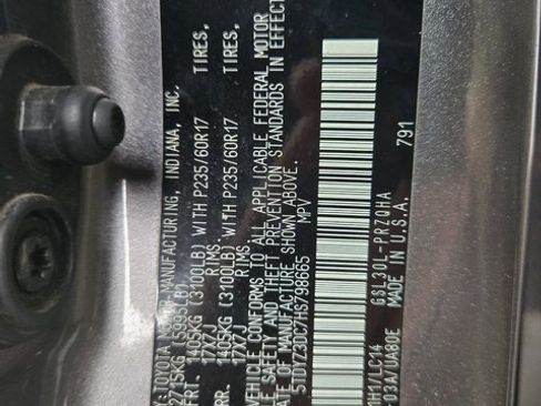 Used 2017 Toyota Sienna XLE image 25