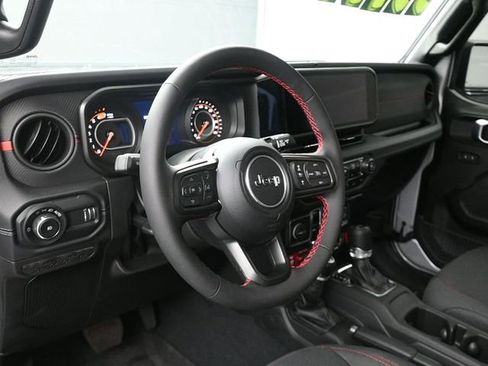 Used 2024 Jeep Wrangler Unlimited Rubicon w/ Technology Group AWD/4WD image 12