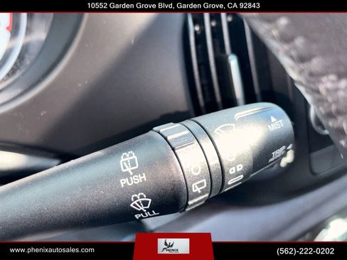 Used 2017 FIAT 500L Trekking w/ Dual-Pane Sunroof Package image 37