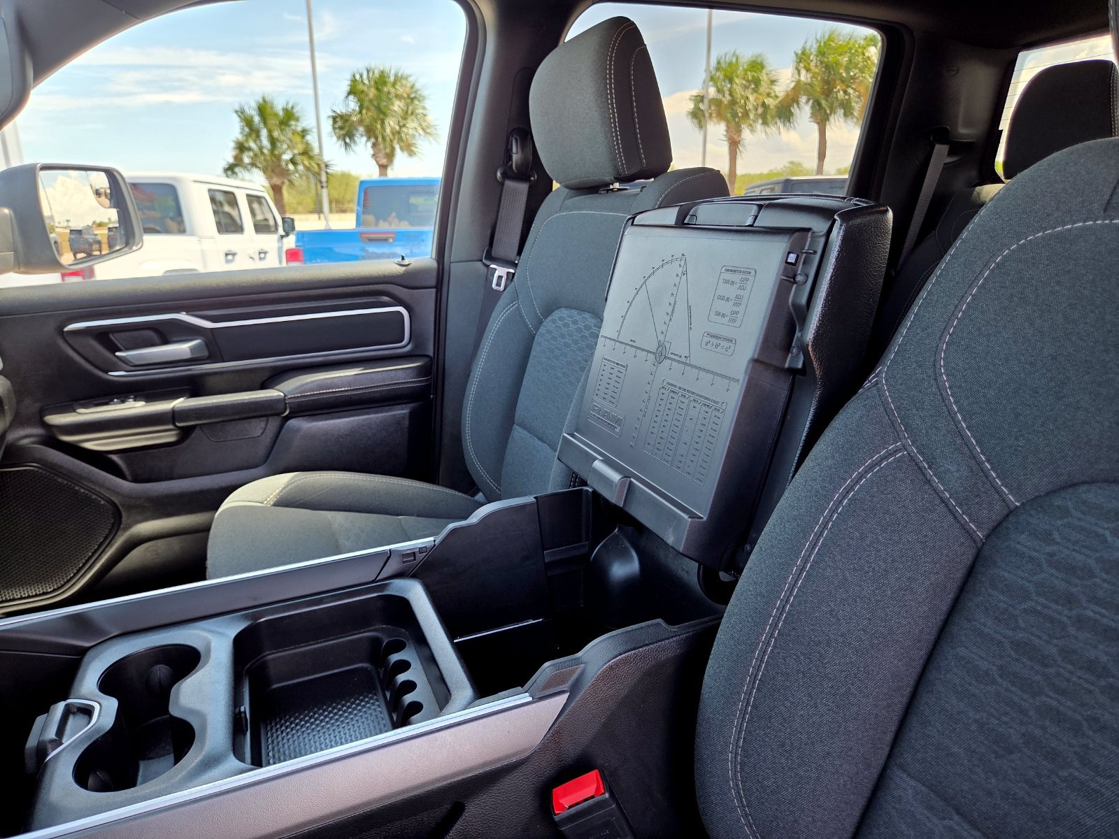 Used 2025 RAM 1500 Big Horn AWD/4WD image 32