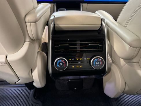 Used 2025 Land Rover Range Rover Long Wheelbase Autobiography image 15