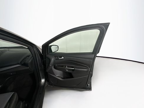 Used 2018 Ford Escape SE FWD image 29