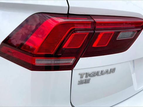 Used 2018 Volkswagen Tiguan SE w/ Panoramic Sunroof Package FWD image 28
