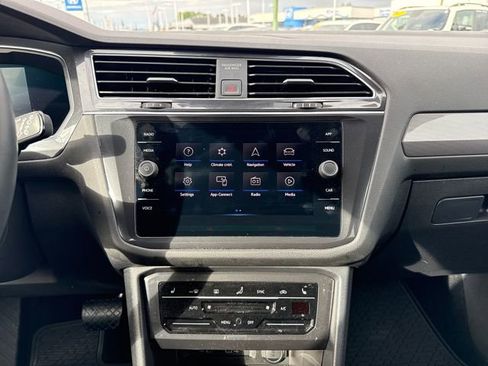 Used 2022 Volkswagen Tiguan SE AWD/4WD image 22