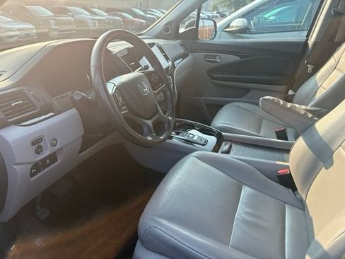 Used 2019 Honda Pilot Touring image 17