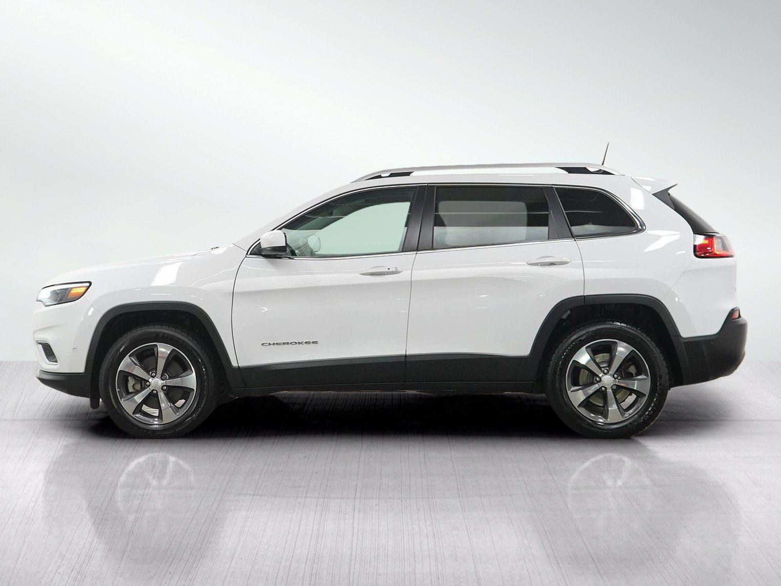 Used 2019 Jeep Cherokee Limited w/ Luxury Group AWD/4WD image 2