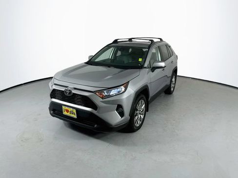 Used 2019 Toyota RAV4 XLE Premium FWD image 5