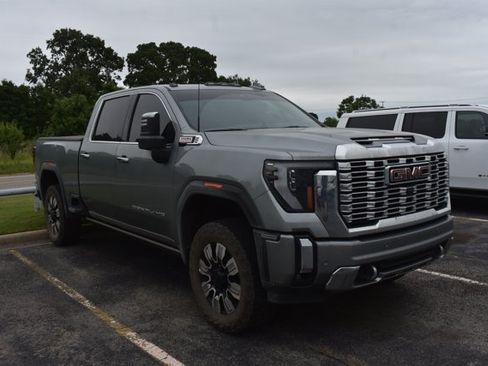 Used 2024 GMC Sierra 2500 Denali w/ Denali Reserve Package AWD/4WD image 3