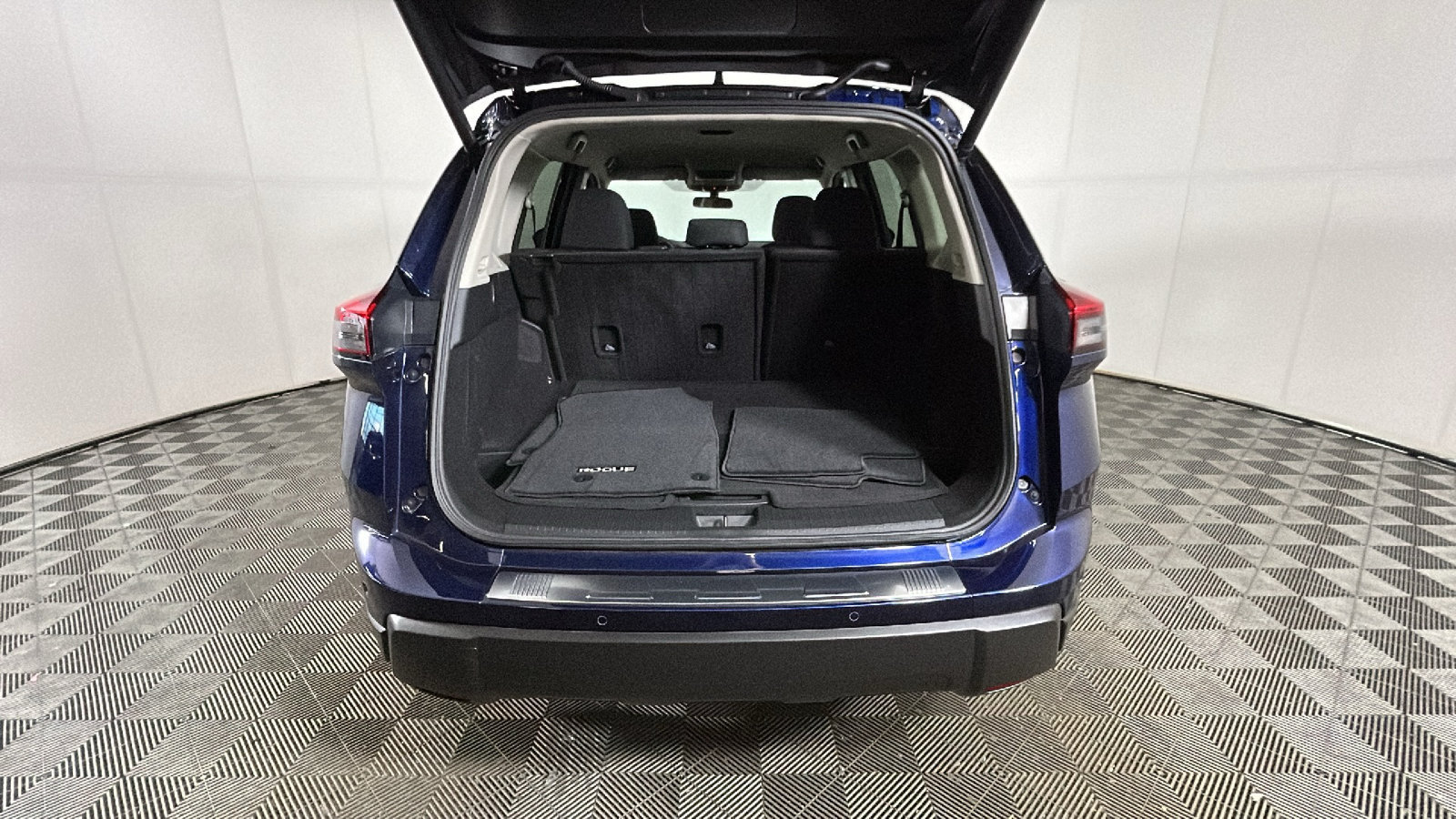 Certified 2026 Nissan Rogue SV AWD/4WD image 35