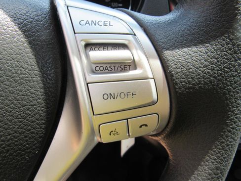 Used 2015 Nissan Rogue S AWD/4WD image 21