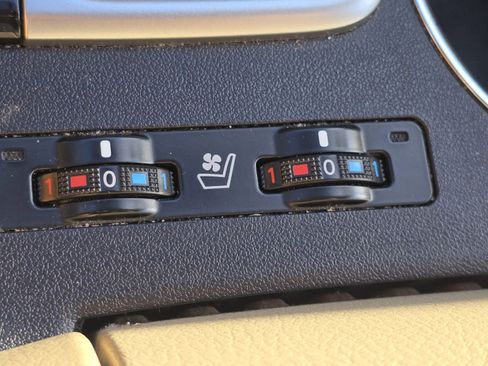 Used 2016 Toyota Highlander Limited image 6