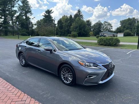 Used 2018 Lexus ES 350 w/ Navigation System Package FWD image 3