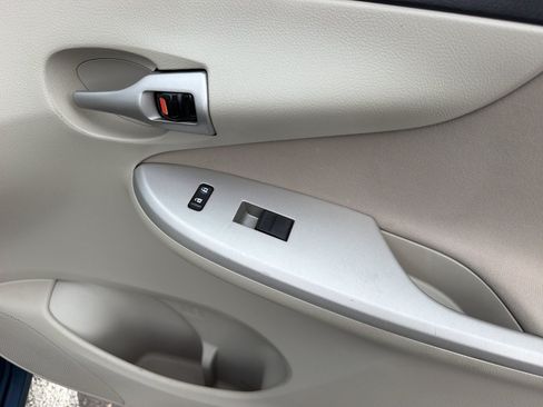 Used 2013 Toyota Corolla LE FWD image 37