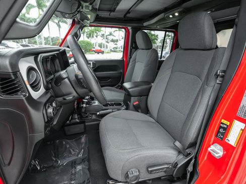 Used 2024 Jeep Wrangler Willys image 9
