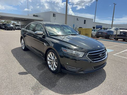 Used 2014 Ford Taurus Limited w/ Equipment Group 301A FWD image 4