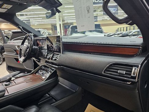Used 2021 Lincoln Navigator L Reserve image 23